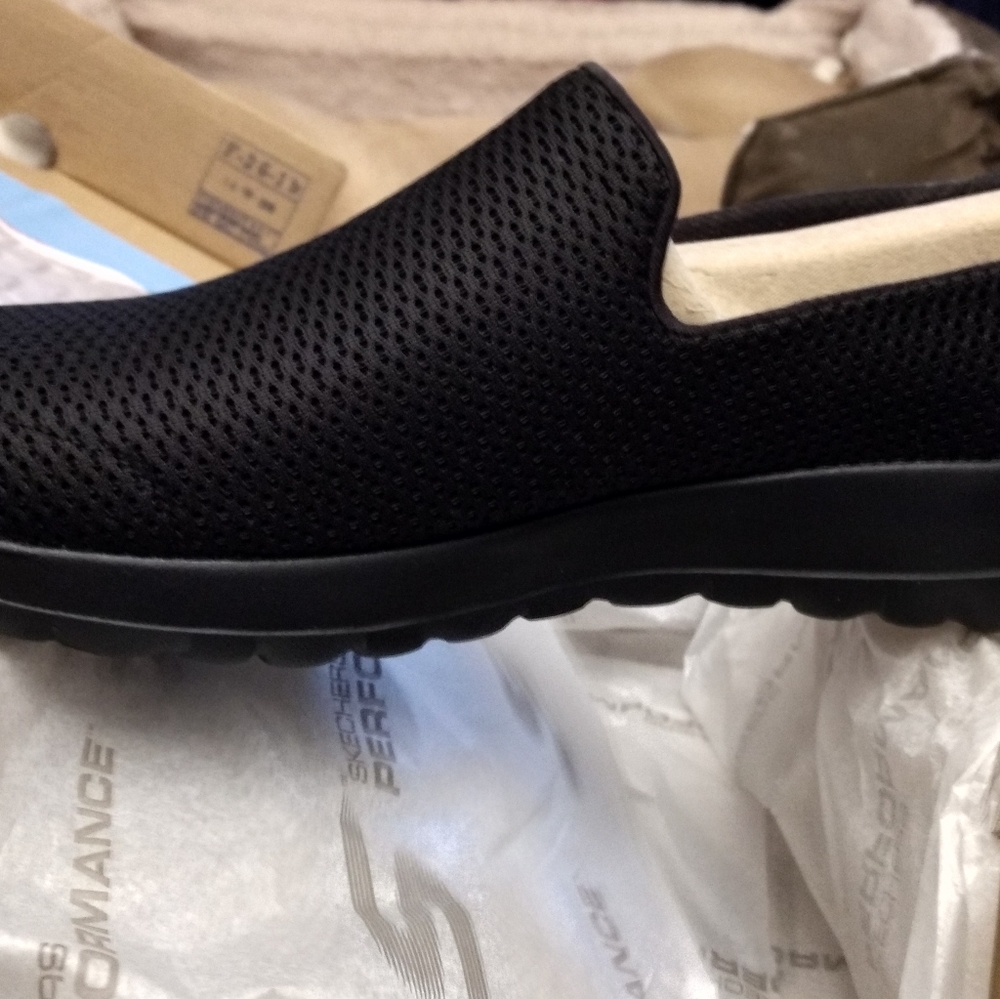 Skechers size 10.5